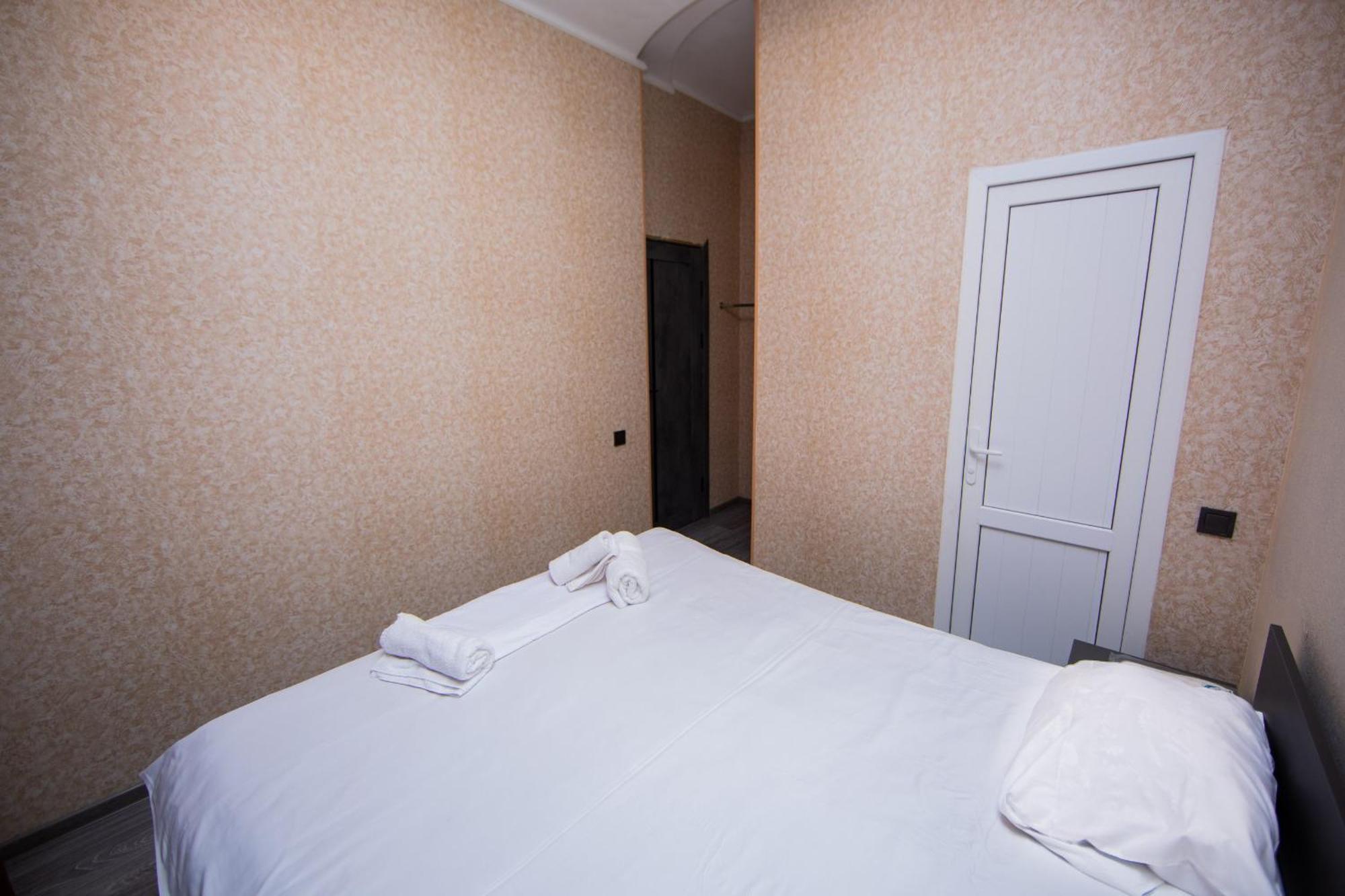 Centre Hotel-Hostel Yerevan Bagian luar foto
